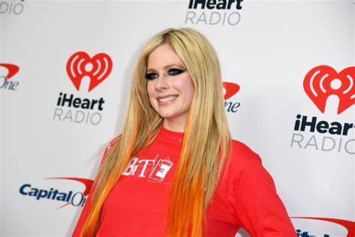 Avril Lavigne explains why she always does her own makeup The Independent