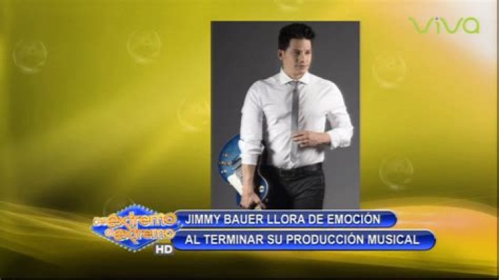 Bachatero Jimmy Bauer llora de emoci&oacute;n al terminar disco para relanzar