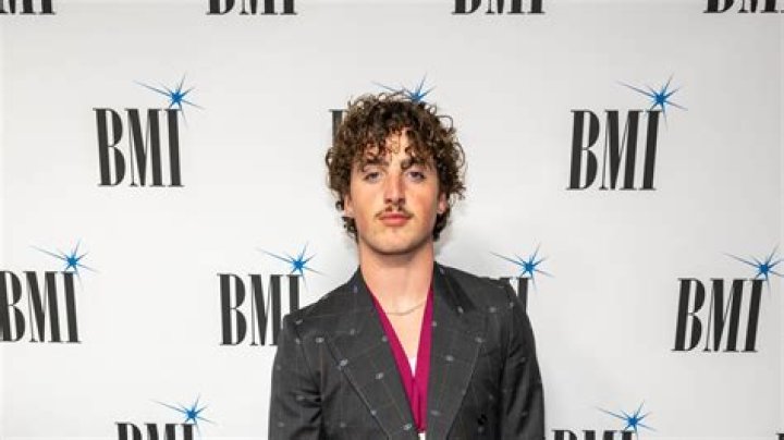Benson Boone (TikTok Star) Bio, Photos, Age, Net Worth, Wiki, Boyfriend