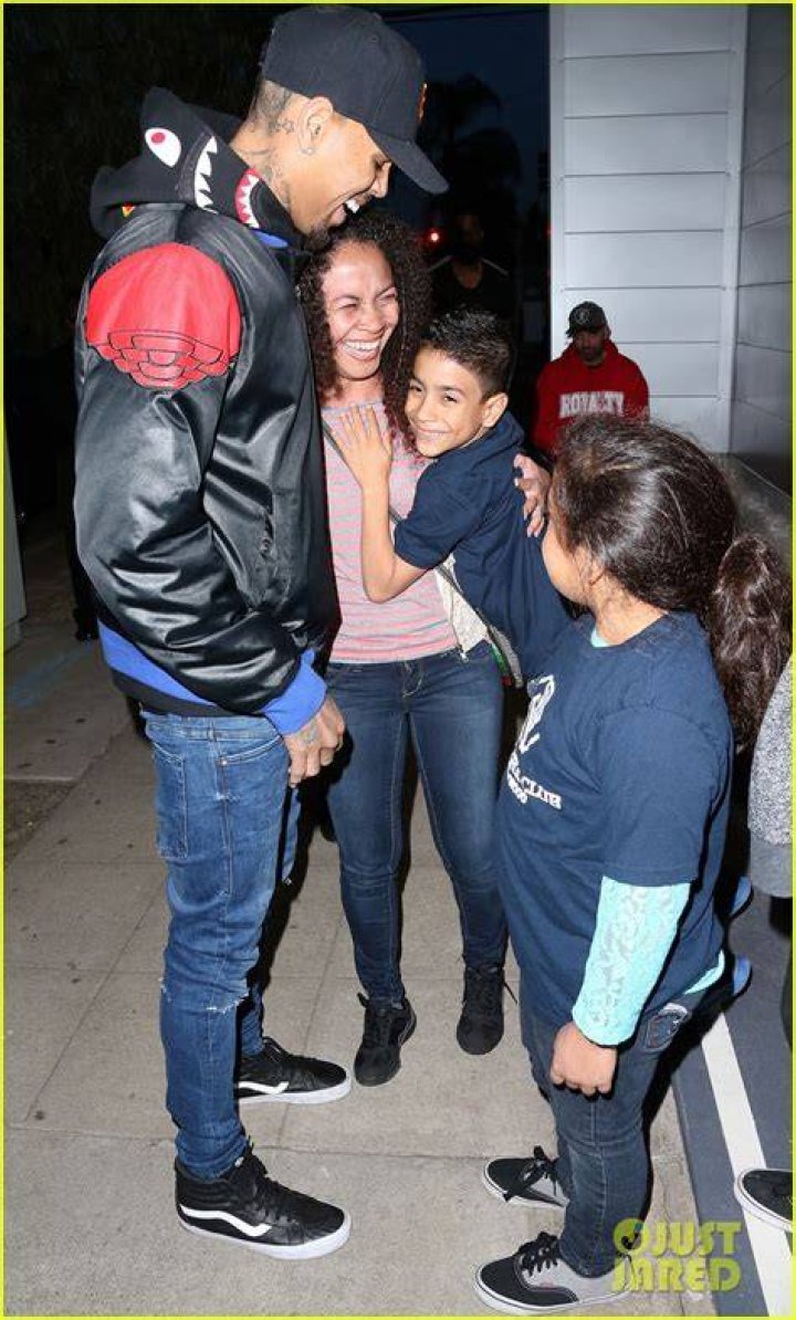 Chris Brown Hands Out Holiday Gifts at Boys & Girls Club of Hollywood