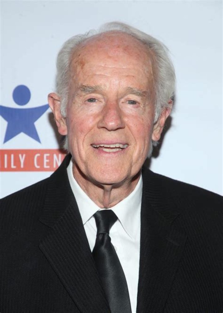How Tall is Mike Farrell? (2020) Height How Tall is Man?