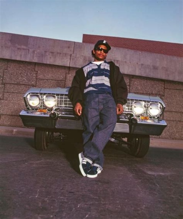 How tall was eazy e vectorpassl