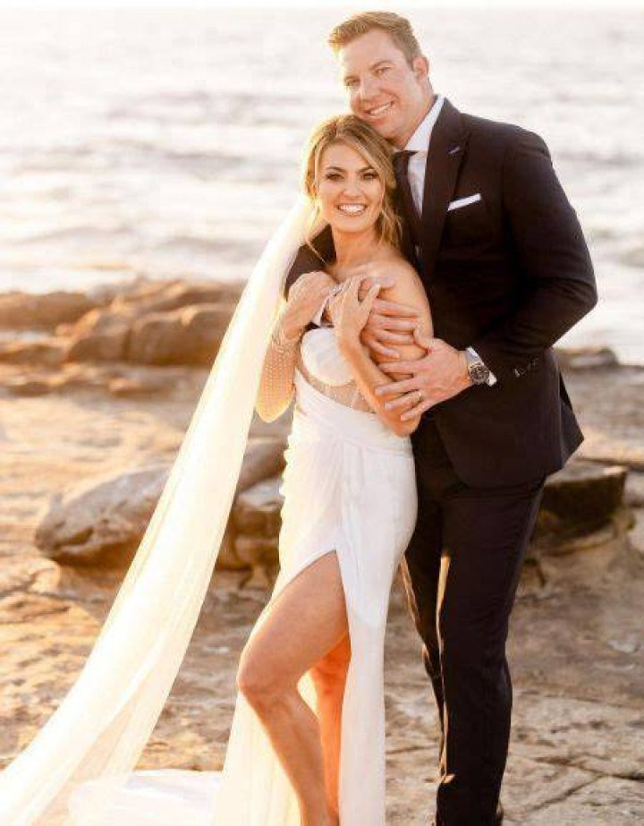 Is Amanda Balionis Married? Her Bio, Age, Husband, Measurements and Net