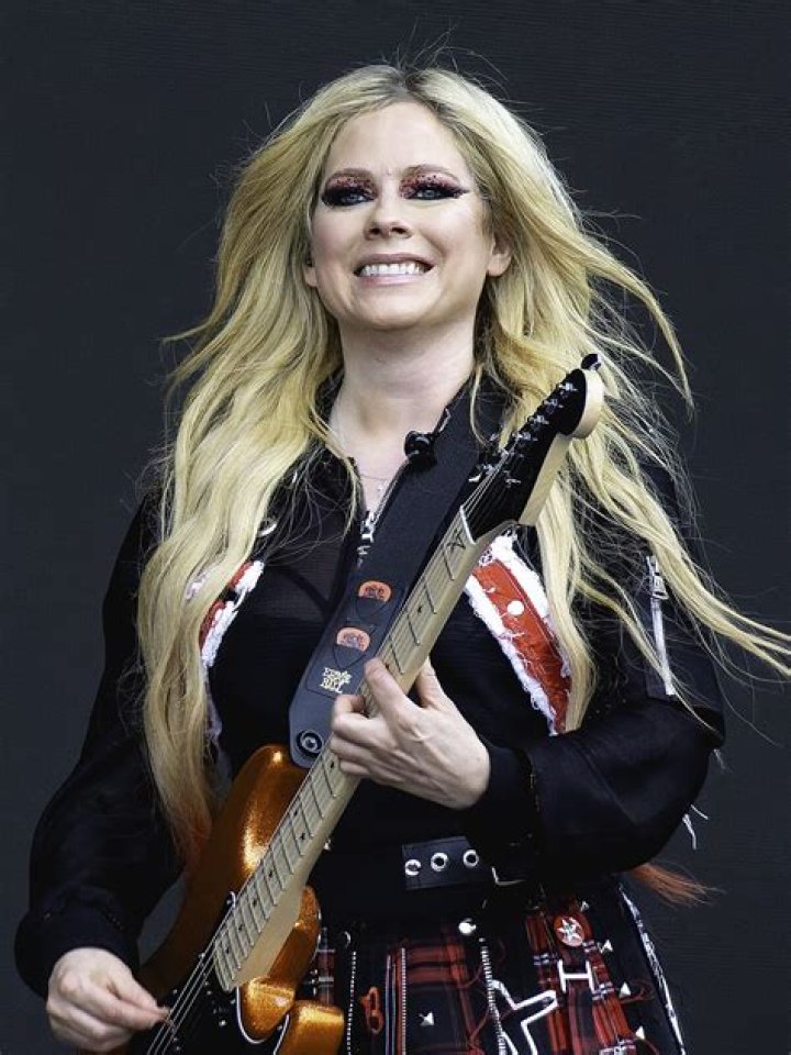 Is Avril Lavigne A Mother? Uncovering The Surprising Truth