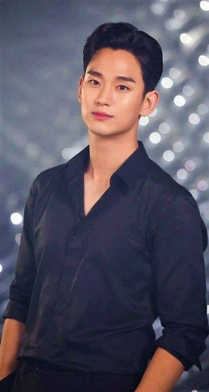 Kim Soo Hyun Age, Bio, Wife, Net Worth, Girlfriend, Instagram, Dramas