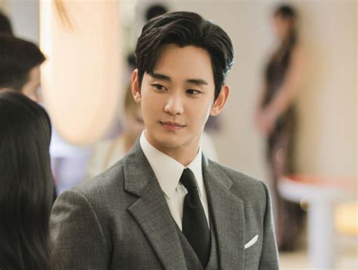 Kim soo hyun in freaking traditional wear IS EVERYTHING KDrama Amino