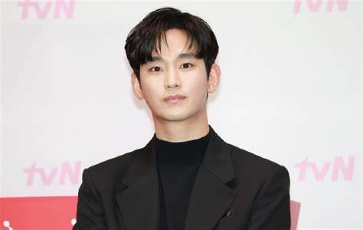 Kim Soo Hyun to reportedly reunite with "My Love From The Star" writer