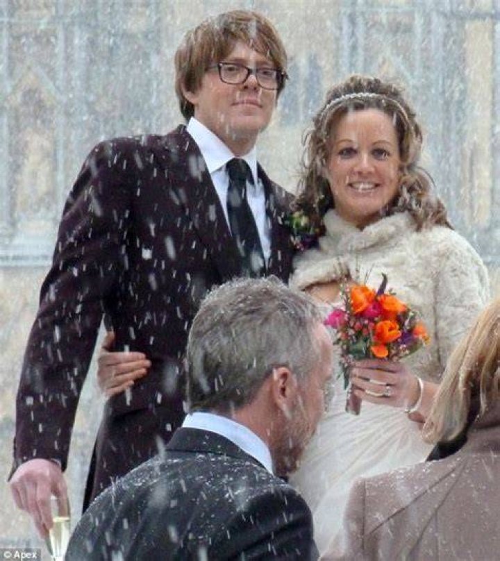 Kris Marshall marries girlfriend Hannah Dodkin in romantic snowfilled