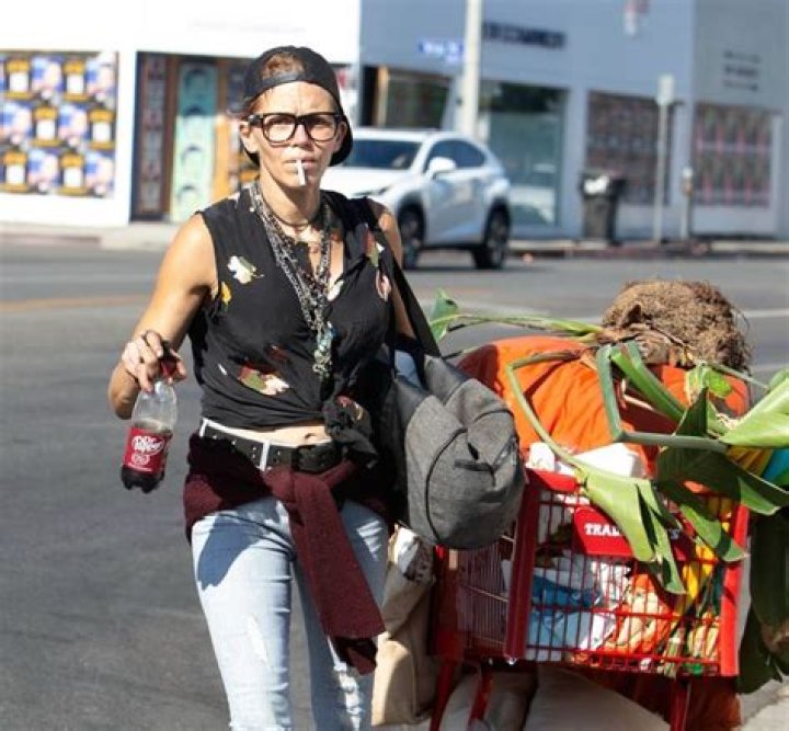 Loni Willison Who is she? Why did she recently see trash diving