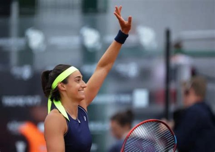 &lsquo;I have respect for Swiatek but...' Tennis legend names Wimbledon