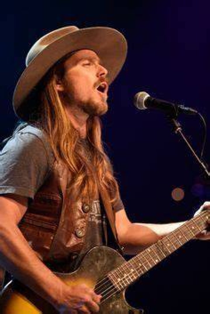 Lukas Nelson perp&eacute;tue la tradition de la musique americana avec son