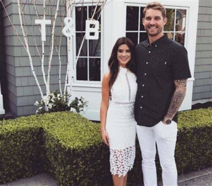 Taylor Mills Wiki (Brett Young's Wife), Age, Kids, Family, Net Worth, Bio