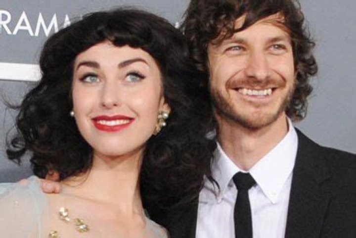Your Comprehensive Guide To Kimbra's Husband